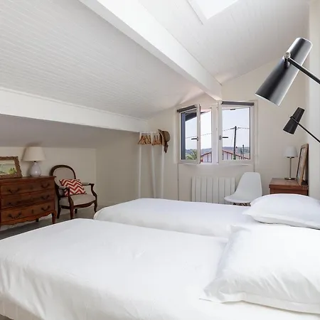 Belle Maison Basque Avec Piscine Pres De Guethary Vakantiehuis *