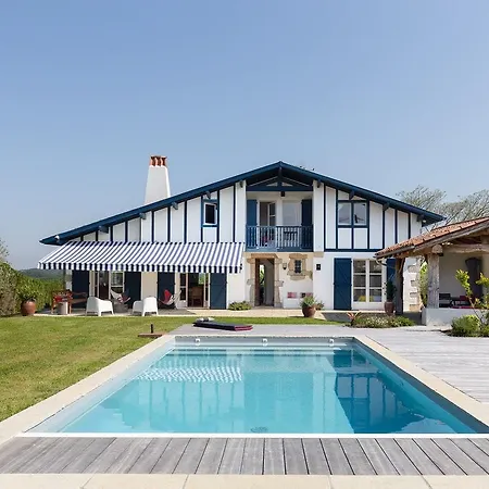 Belle Maison Basque Avec Piscine Pres De Guethary Vakantiehuis