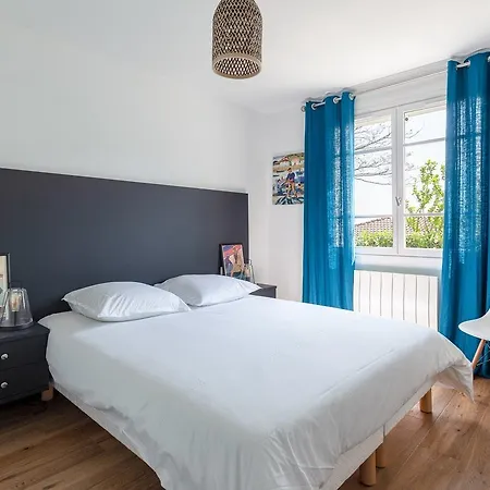 Belle Maison Basque Avec Piscine Pres De Guethary Vakantiehuis *